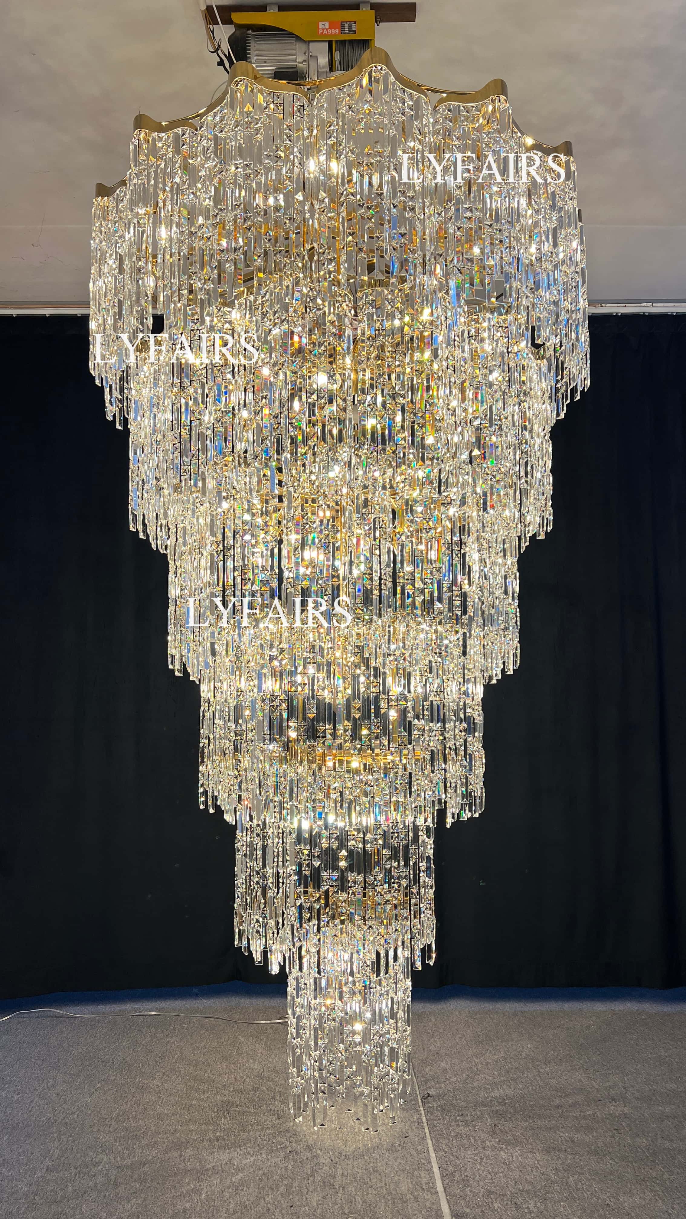 https://cdn.shopify.com/s/files/1/0554/8562/8591/files/Oversized_European_Multi-layers_Golden_Luxury_Crystal_Chandelier.jpg?v=1775719722