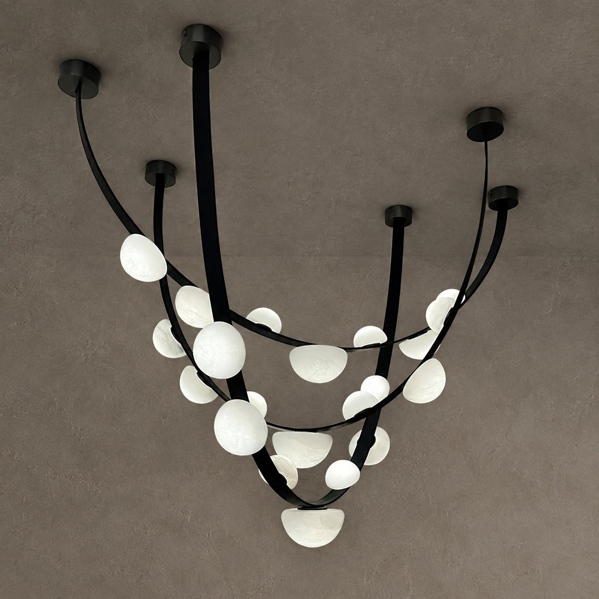 Dew Drops Alabaster LED Chandelier – Black White Warm Light