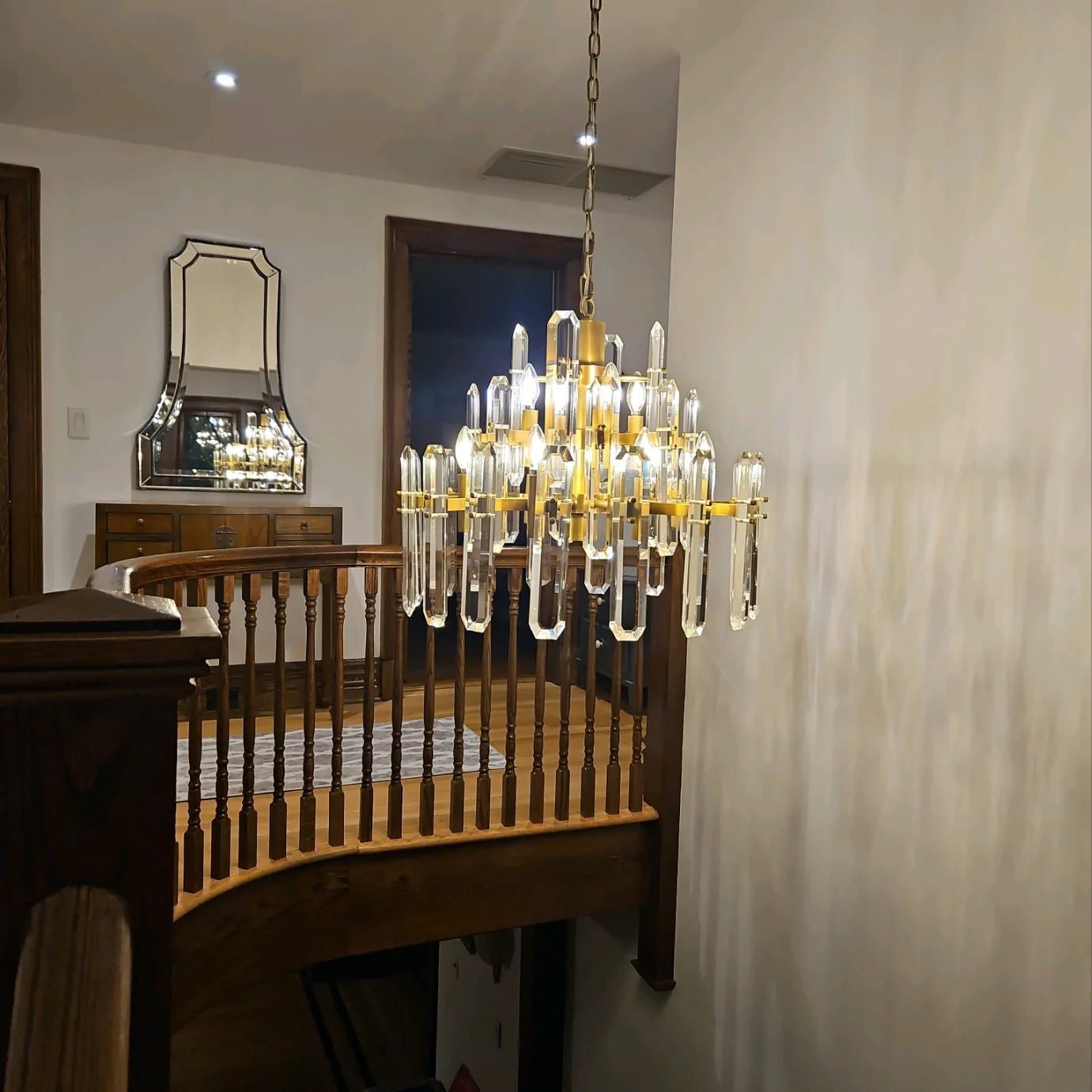 https://cdn.shopify.com/s/files/1/0618/9567/1984/files/fanci-chandelier-boniton-crystal-round-chandelier-243648-31.png?v=1765968054