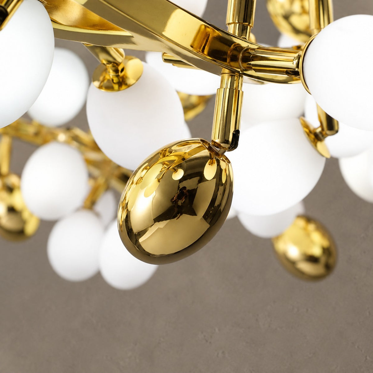 Luxury Escamoles Modern Grape Round Chandelier