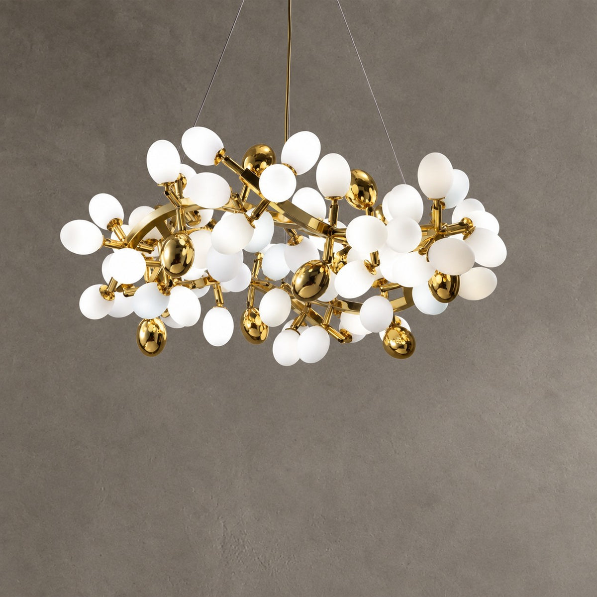 Luxury Escamoles Modern Grape Round Chandelier