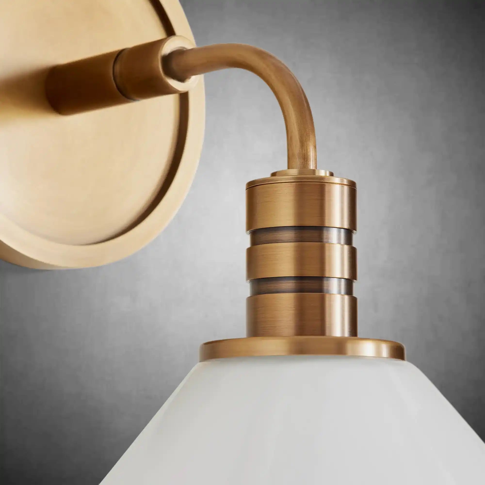 https://cdn.shopify.com/s/files/1/0736/8795/7790/files/theron-single-wall-sconce-2_c19ee04a-87c1-4de4-81ca-ad2cbf3fc5db.webp?v=1765848742