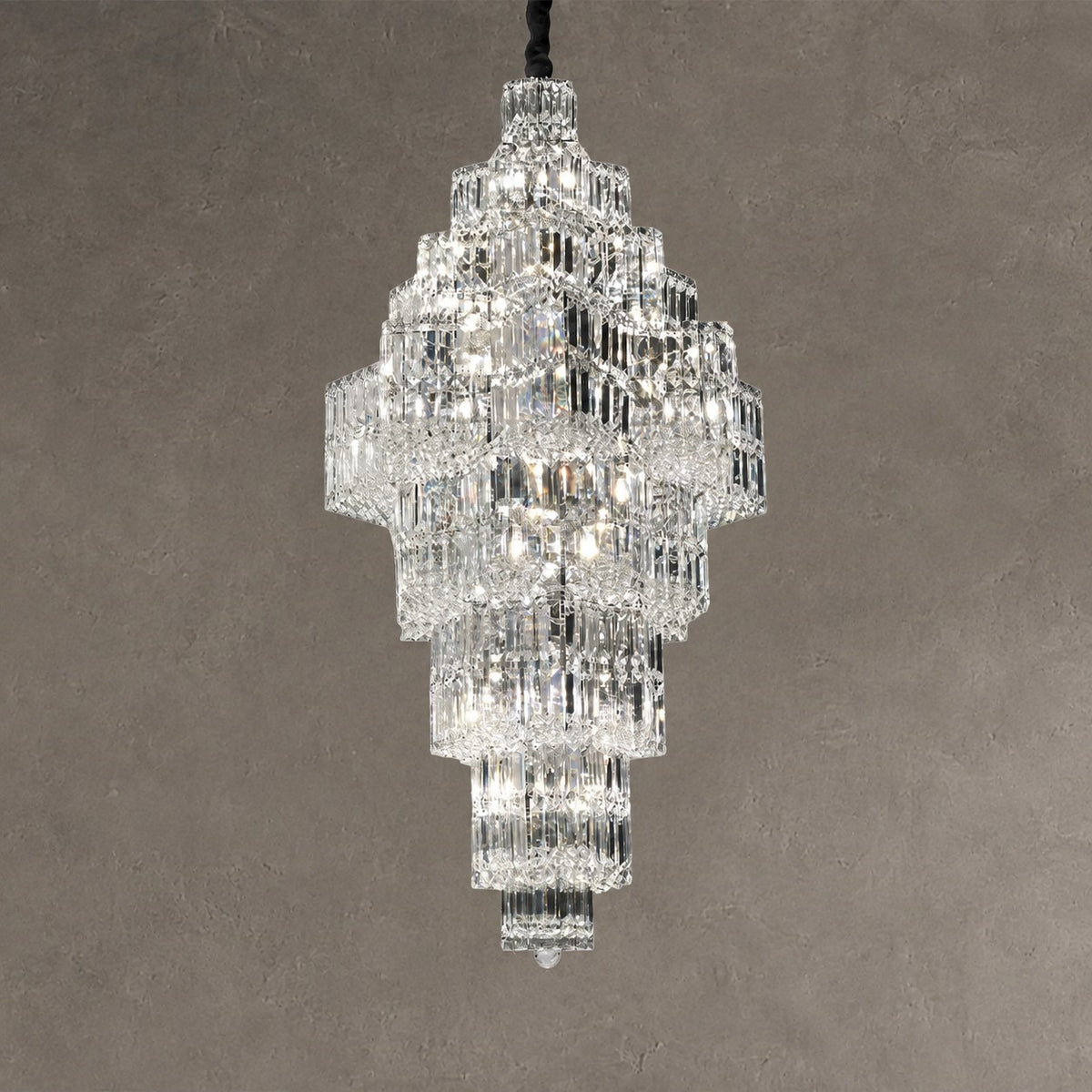 Universo Crystal Halo Chandelier