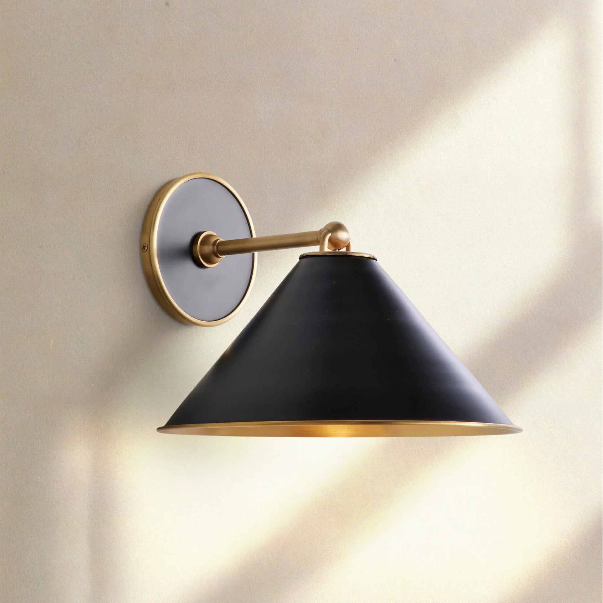 Arno Single-Light Wall Sconce