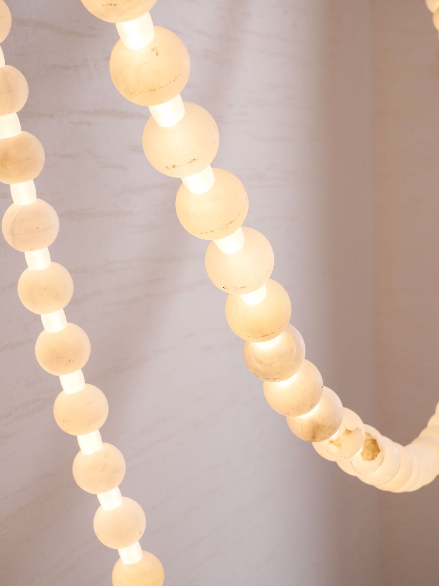 https://cdn.shopify.com/s/files/1/0736/8795/7790/files/alabaster-pearl-necklace-chandelier-1818933.jpg?v=1773801534