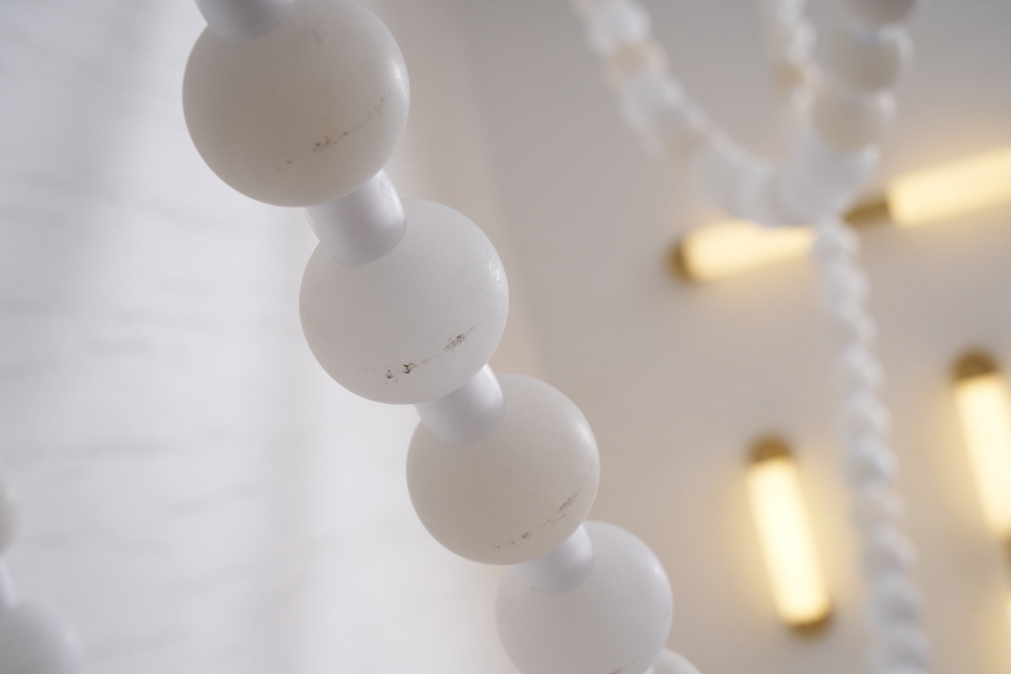 https://cdn.shopify.com/s/files/1/0736/8795/7790/files/alabaster-pearl-necklace-chandelier-7100292.jpg?v=1773801534