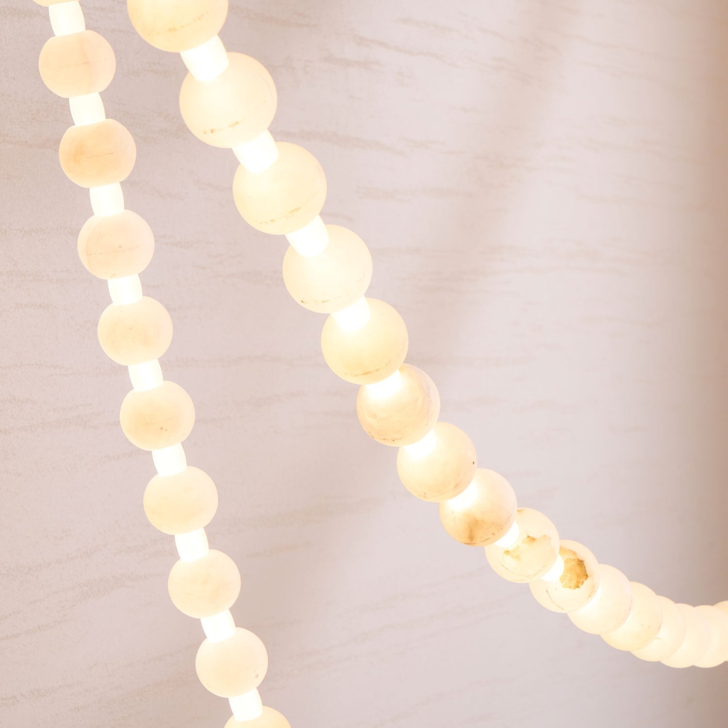 https://cdn.shopify.com/s/files/1/0736/8795/7790/files/alabaster-pearl-necklace-chandelier-8691298.jpg?v=1773801534