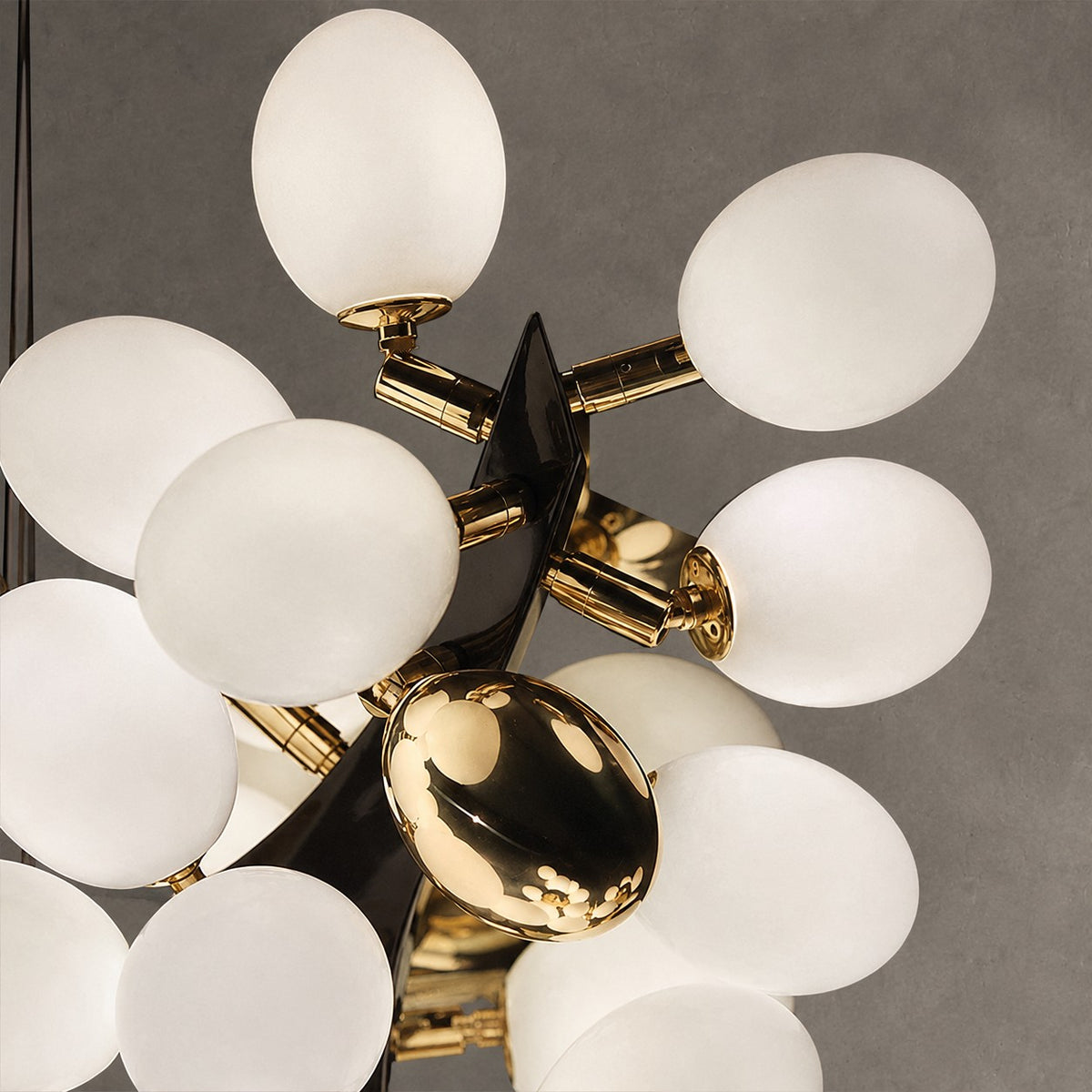 Luxury Escamoles Vertical Grape Chandelier