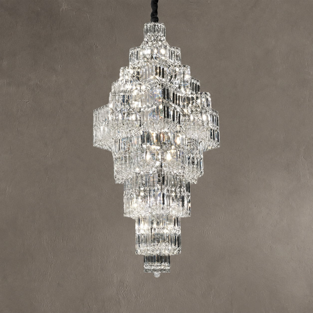 Universo Crystal Halo Chandelier