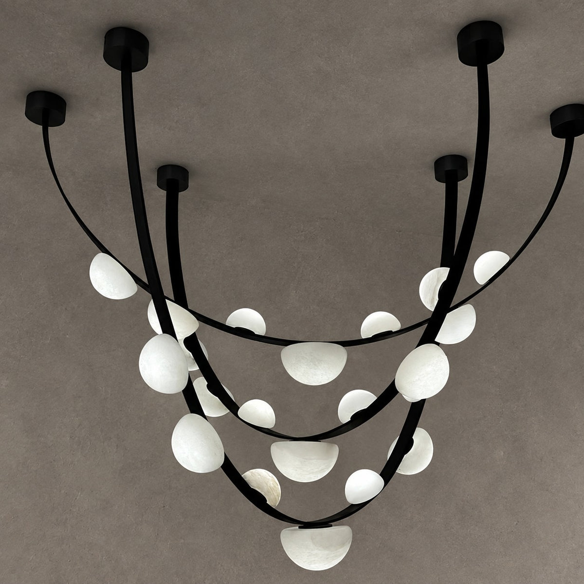 Dew Drops Alabaster LED Chandelier – Black White Warm Light