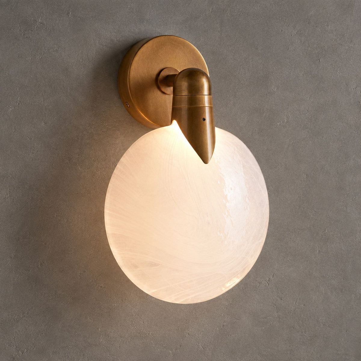 Lynelle Sconce