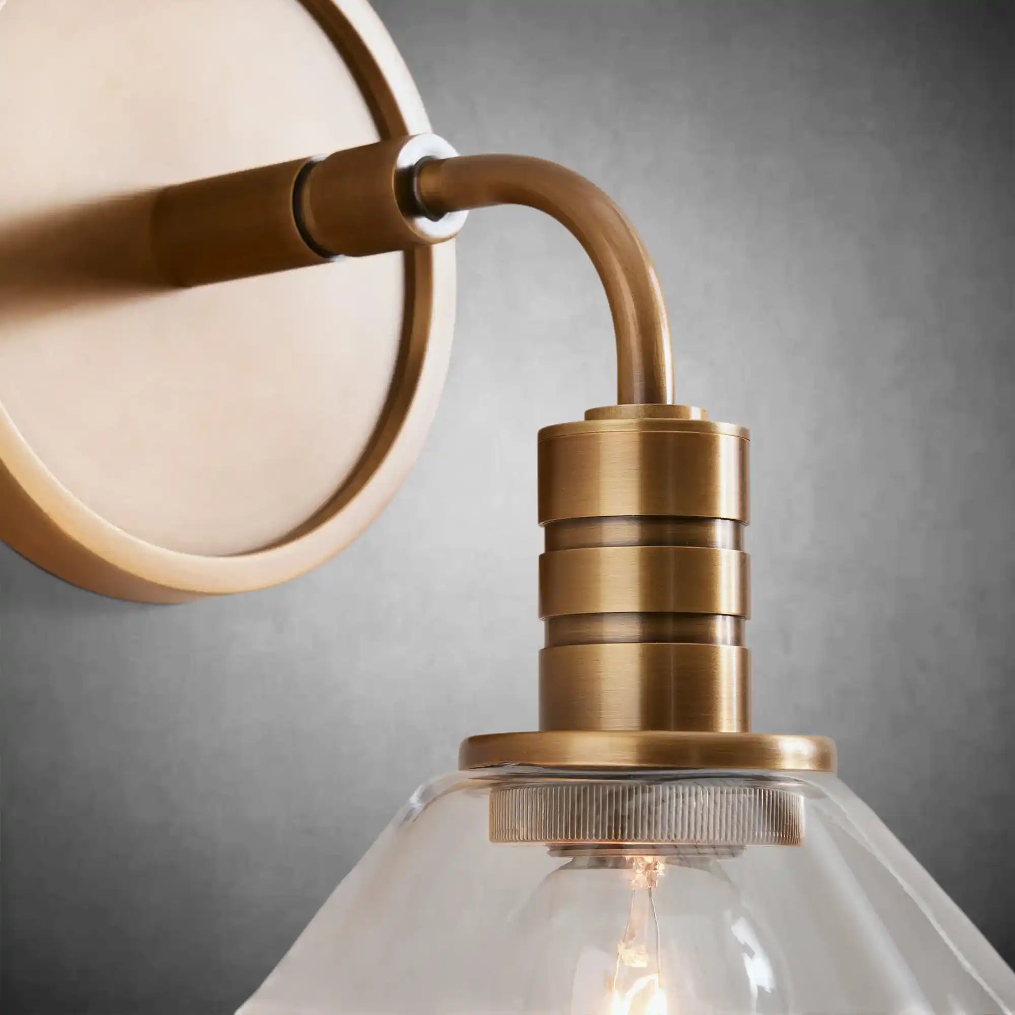 https://cdn.shopify.com/s/files/1/0736/8795/7790/files/theron-single-wall-sconce-5_cf6c1a04-3b8a-426b-8361-3fb1e4606e9f.webp?v=1765848742