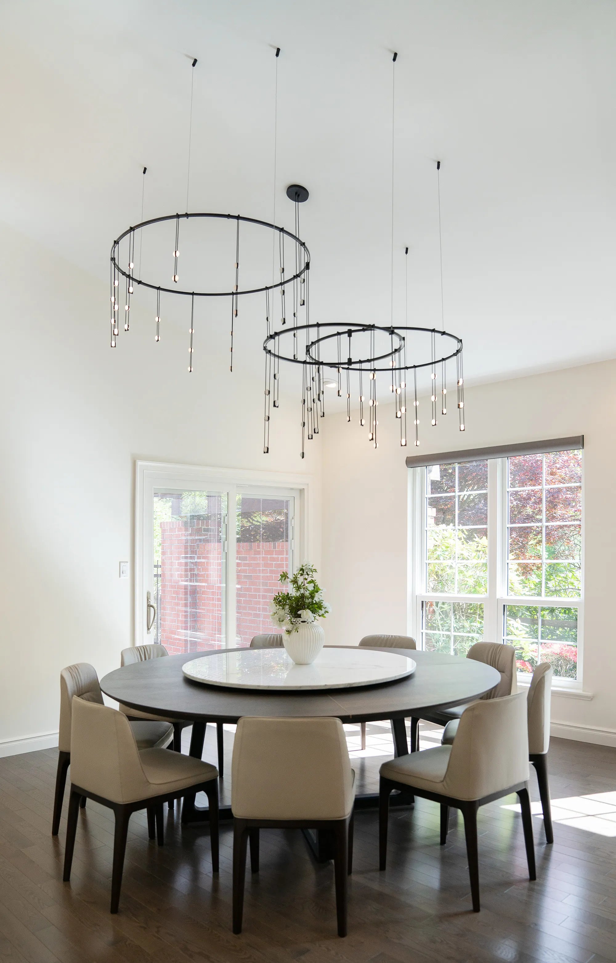 Modern Art Design Multi-layers Rings Vertical LED Chandelier